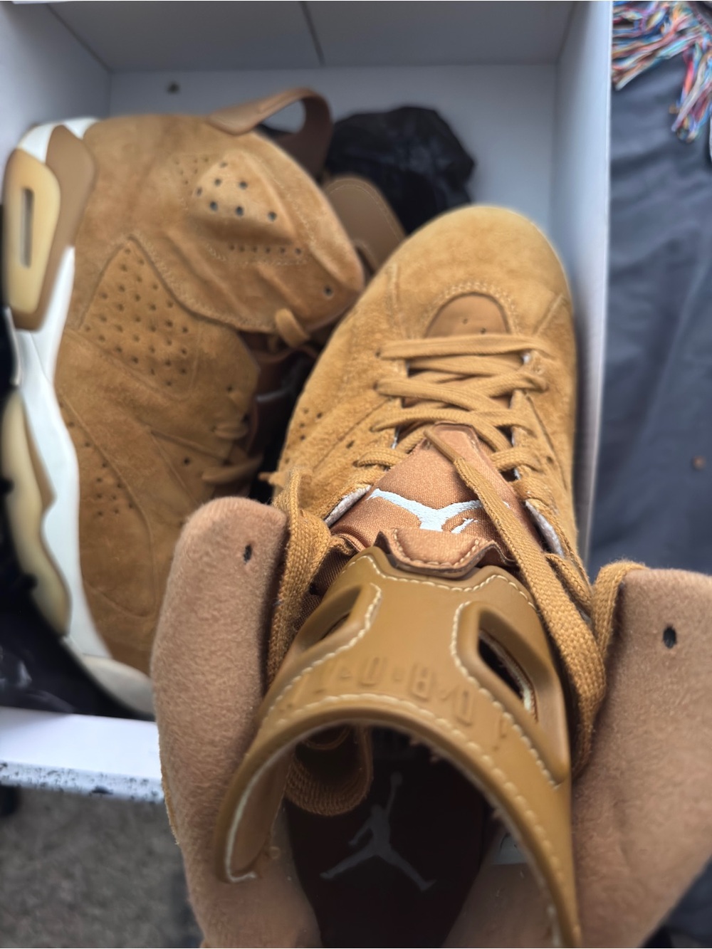 Air Jordan 6 Retro Golden Harvest - Picture 3 of 6